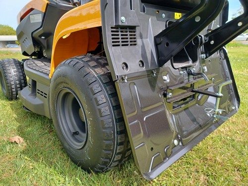 Stiga ride tractor - on,